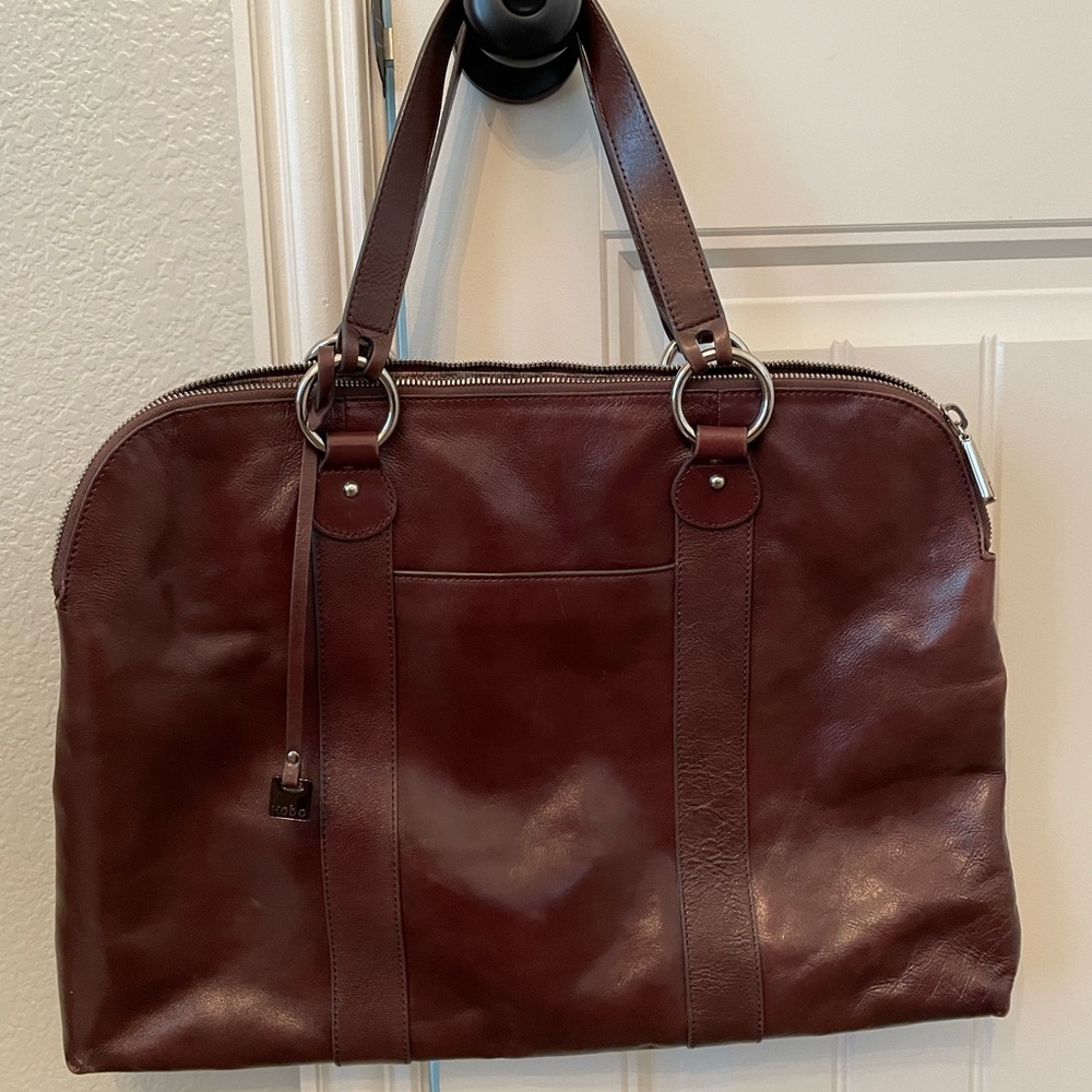 Hobo intn’l handbag from non-smoking/pet free home. Minor wear on bottom edges